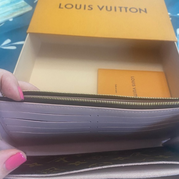 Louis Vuitton Rose Ballerine Monogram Canvas Flore Wallet - Picture 4 of 11